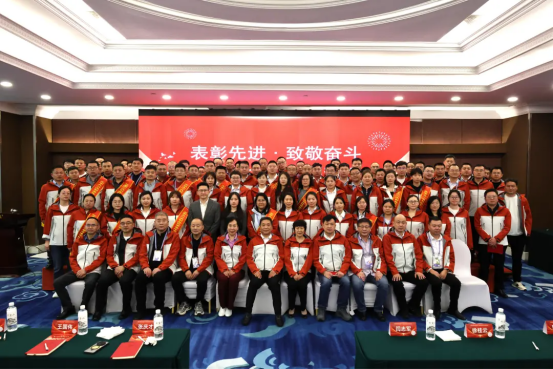 榮耀加冕 奮楫遠(yuǎn)航 丨北農(nóng)大2025年度“二次創(chuàng)業(yè)優(yōu)秀奮斗者”表彰大會圓滿舉行